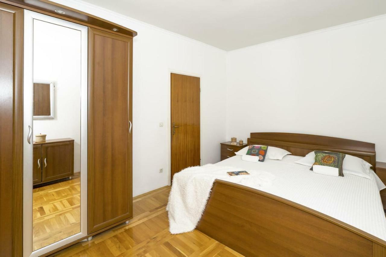 Little Place Near Sea Apartman Apartment Jesenice  Exterior photo